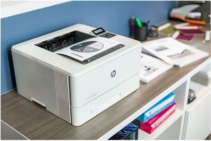 ưu điểm cốt lõi giúp hộp mực 226A giữ vững vị thế tại các văn phòng chính là khả năng tái nạp mực (đổ mực) cực tốt.